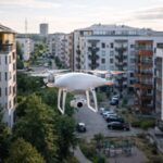 Dlaczego drony coraz częściej pojawiają się na osiedlach mieszkaniowych