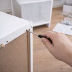 Dlaczego meble „do samodzielnego montażu” szybciej się rozchwiewają