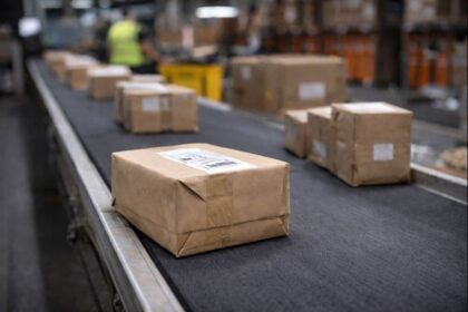 Dlaczego paczki z Chin potrafią iść 10 dni albo 2 miesiące