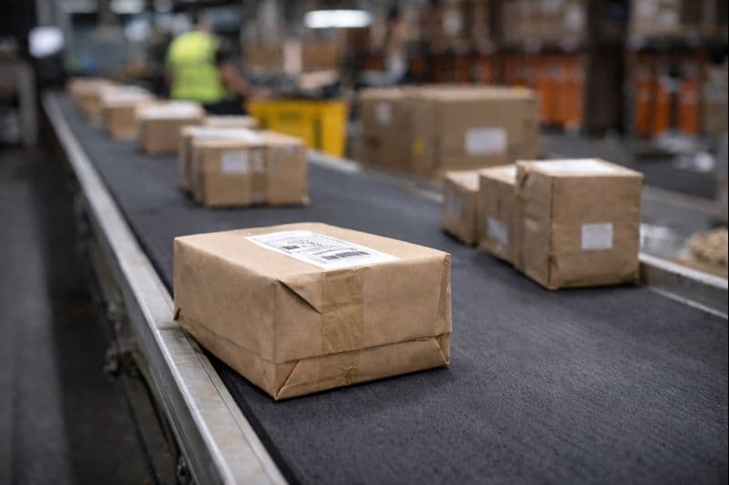 Dlaczego paczki z Chin potrafią iść 10 dni albo 2 miesiące