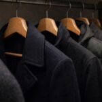 Jak dobrać drewniane wieszaki do ciężkich ubrań