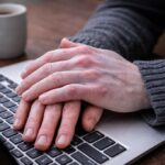 Dlaczego dłonie i stopy marzną mimo ciepłego pomieszczenia